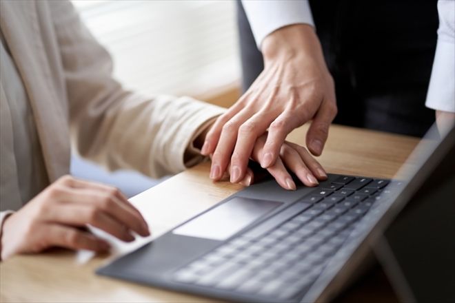 【離婚調停・裁判で有利に】配偶者の職場トラブル・社内不倫を素行調査で暴く